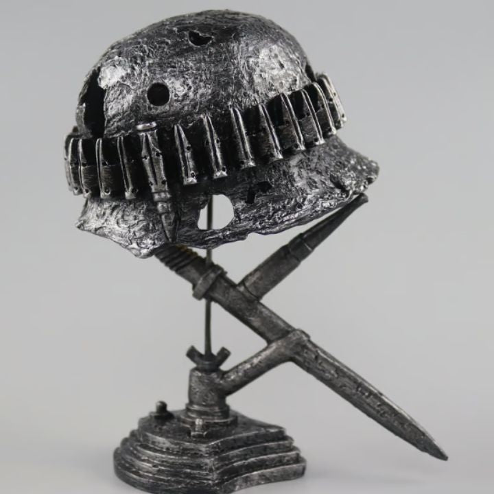 AntiqueLume Vintage Bordlampe i Stål med Hjelmdesign