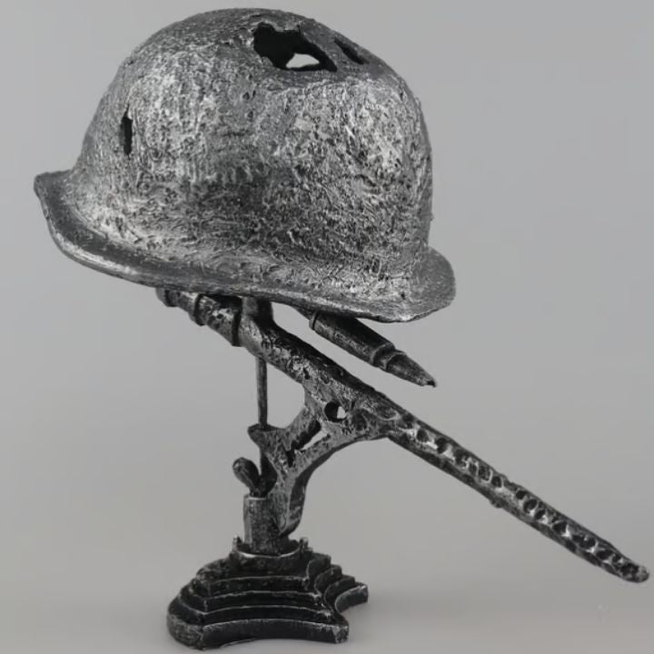 AntiqueLume Vintage Bordlampe i Stål med Hjelmdesign