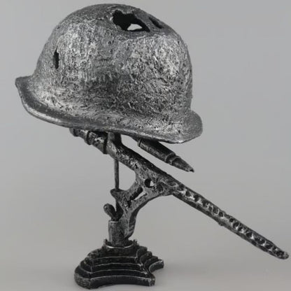 AntiqueLume Vintage Bordlampe i Stål med Hjelmdesign