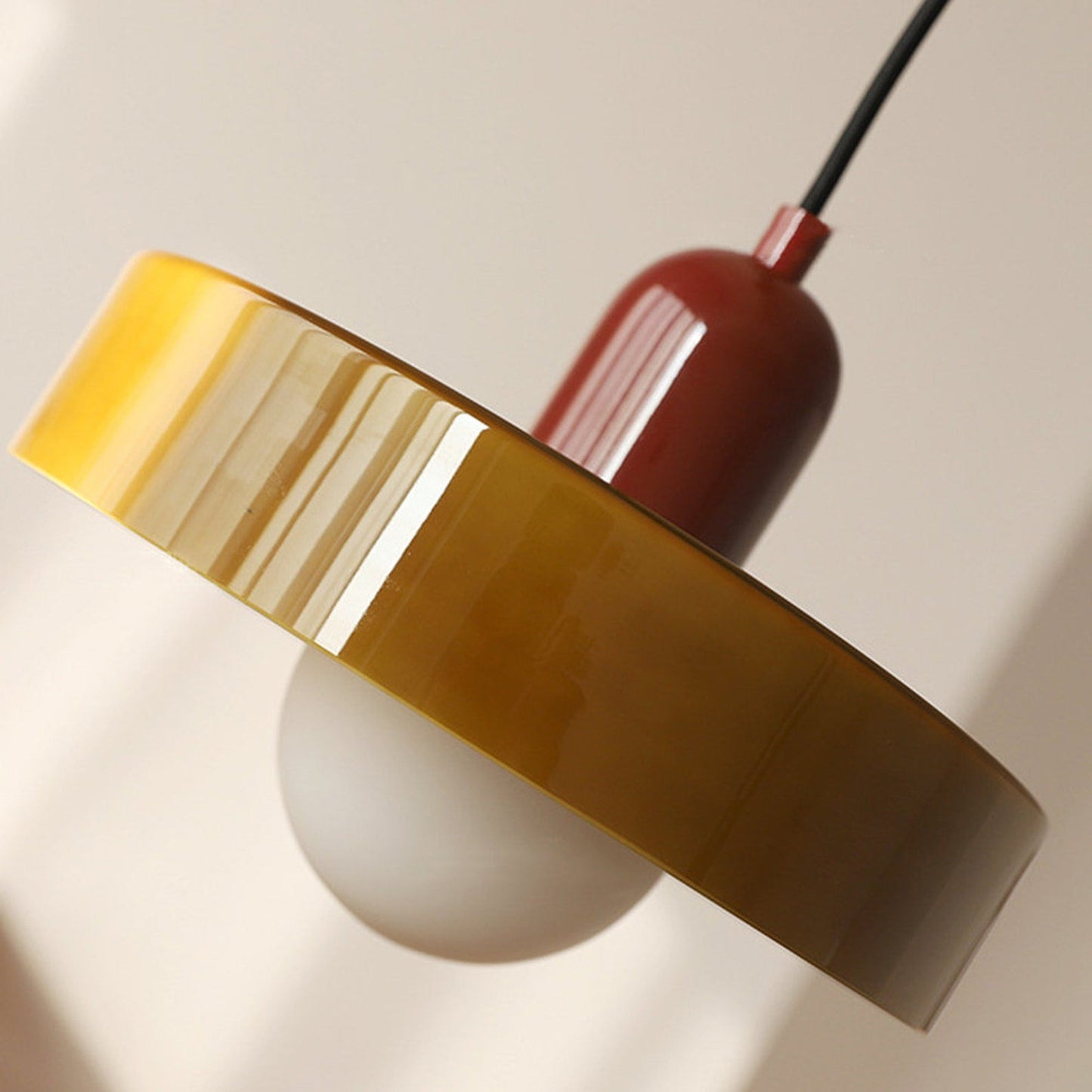 Bauhaus Pendellampe i Farvet Glas med Moderne Design