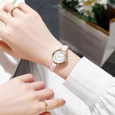 Billie Elegant Gulddameur med Rund Urskive og Romertal