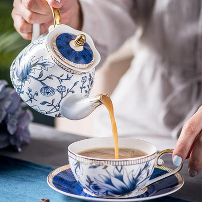 Blåt Blomstret Tesæt til Én i Porcelæn med Tekande, Kop og Underkop