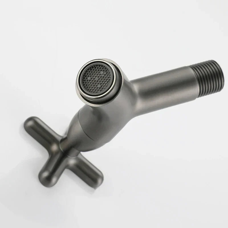 BrassFlow Væghængt Koldtvandshane i Massiv Messing med Ergonomisk Greb