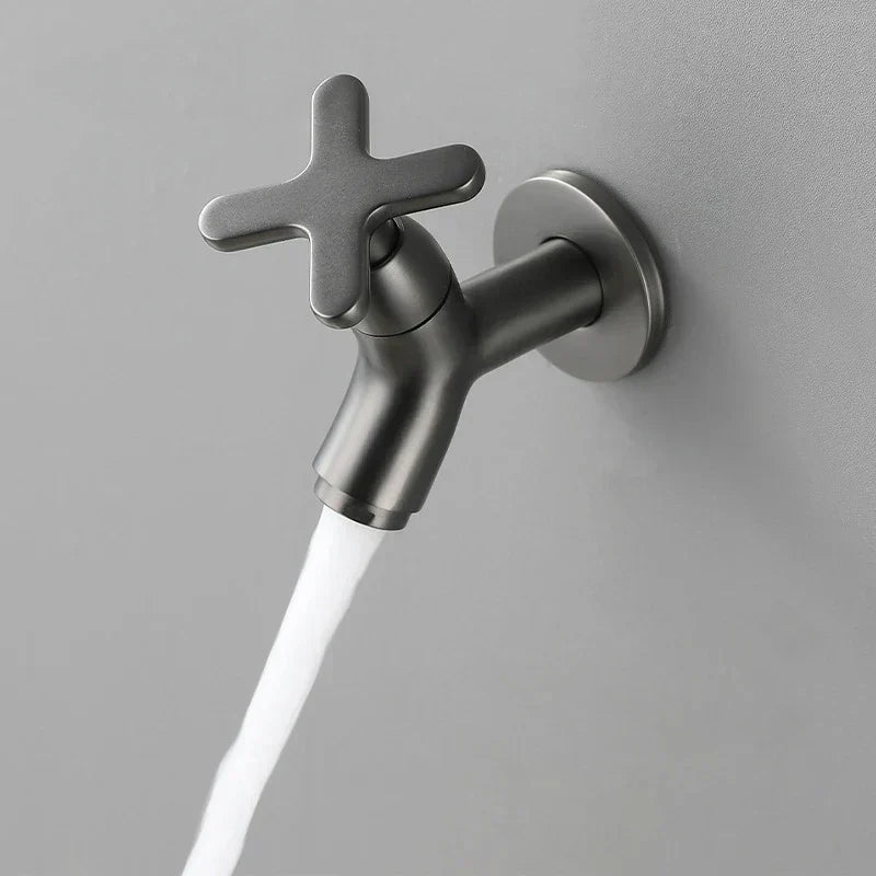 BrassFlow Væghængt Koldtvandshane i Massiv Messing med Ergonomisk Greb