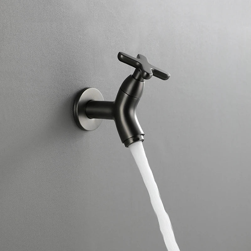 BrassFlow Væghængt Koldtvandshane i Massiv Messing med Ergonomisk Greb