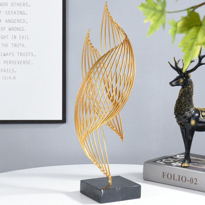 Curvique Abstrakt Guldfarvet Metalskulptur til Boligindretning