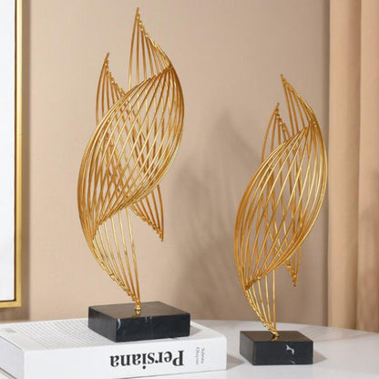 Curvique Abstrakt Guldfarvet Metalskulptur til Boligindretning