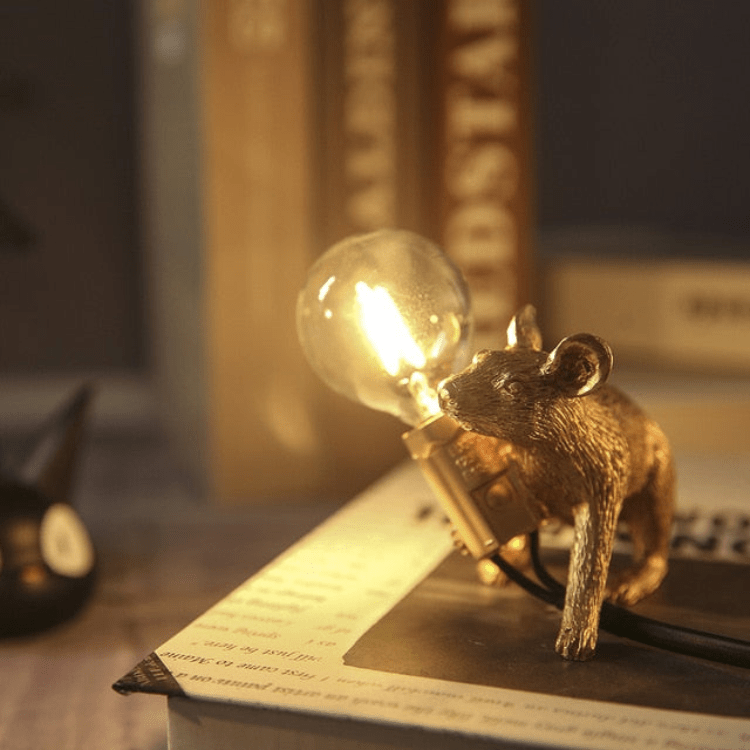 Doctor Mousey designer muse-lampe med LED til bord og hylde