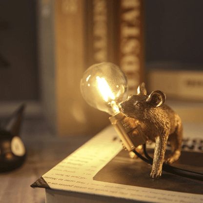 Doctor Mousey designer muse-lampe med LED til bord og hylde