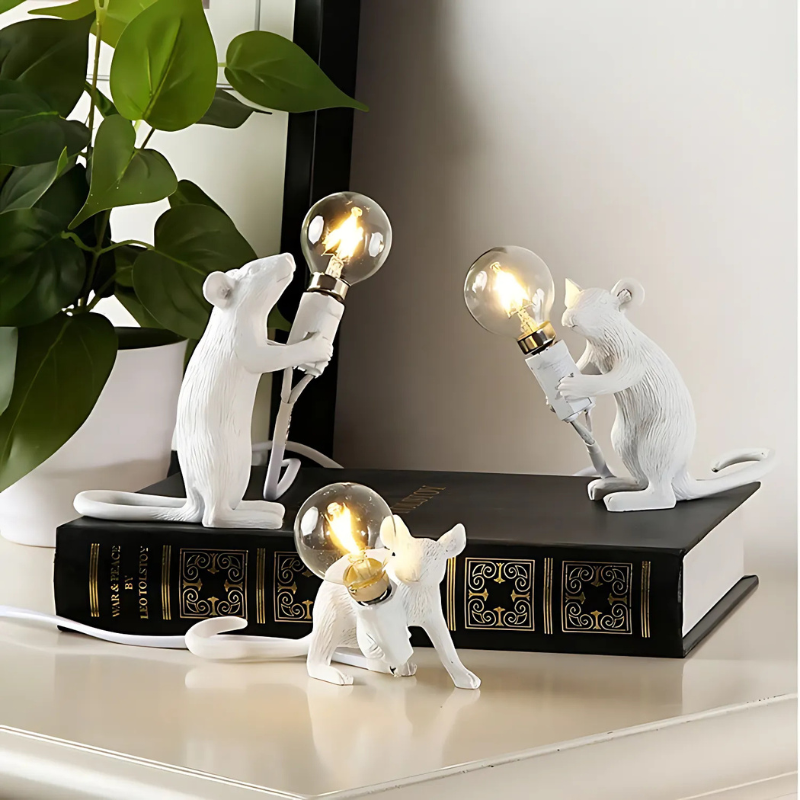Doctor Mousey designer muse-lampe med LED til bord og hylde
