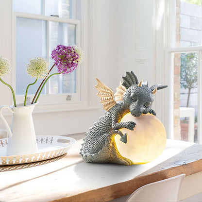 DrakoFang Bordlampe med Drageinspireret Design og Varm Stemningsbelysning