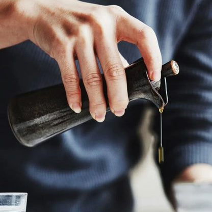 EcoPour olieflaske i glas med drypfri tud, oliedispenser og elegant køkkendesign