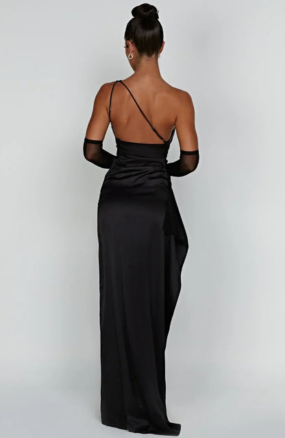 Eliana off-shoulder plisseret satinkjole