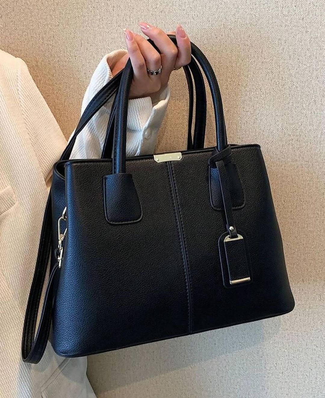 Emily Crossbody Taske i PU-Læder med Elegant Kædedetalje