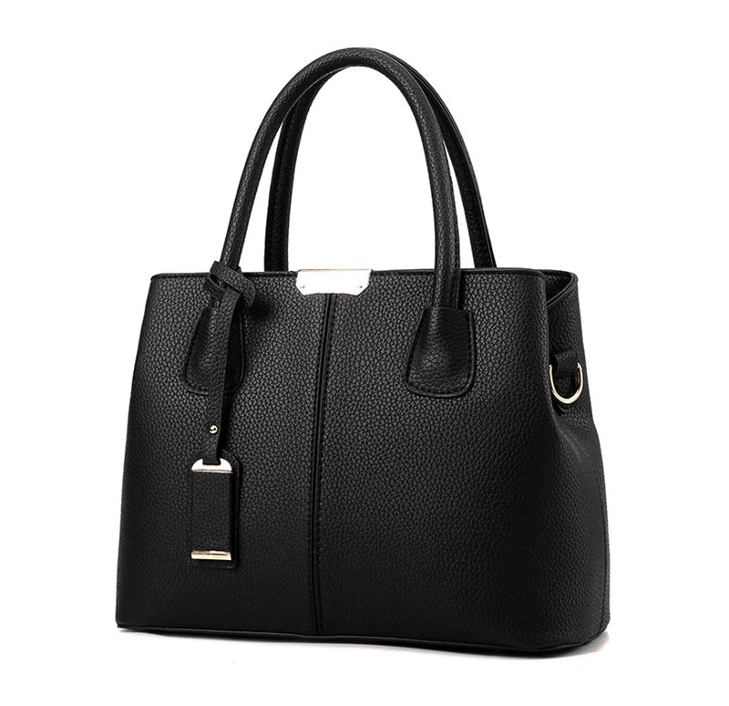 Emily Crossbody Taske i PU-Læder med Elegant Kædedetalje