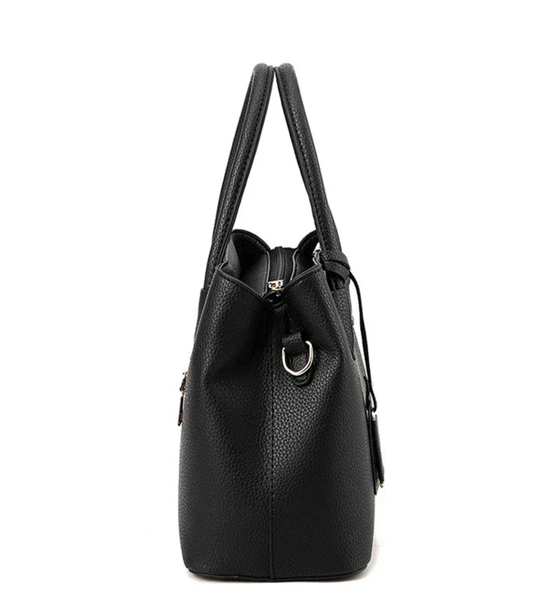 Emily Crossbody Taske i PU-Læder med Elegant Kædedetalje