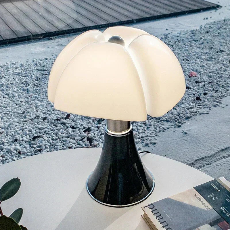 FloraLuxe Blomstret Bordlampe med Justerbar LED-Belysning