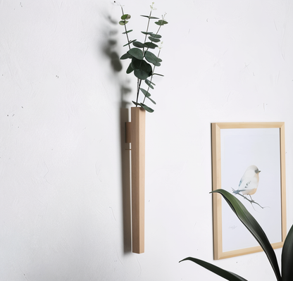 FreshFloret Vægmonteret Trævase i Valnød og Bøgetræ til Blomster