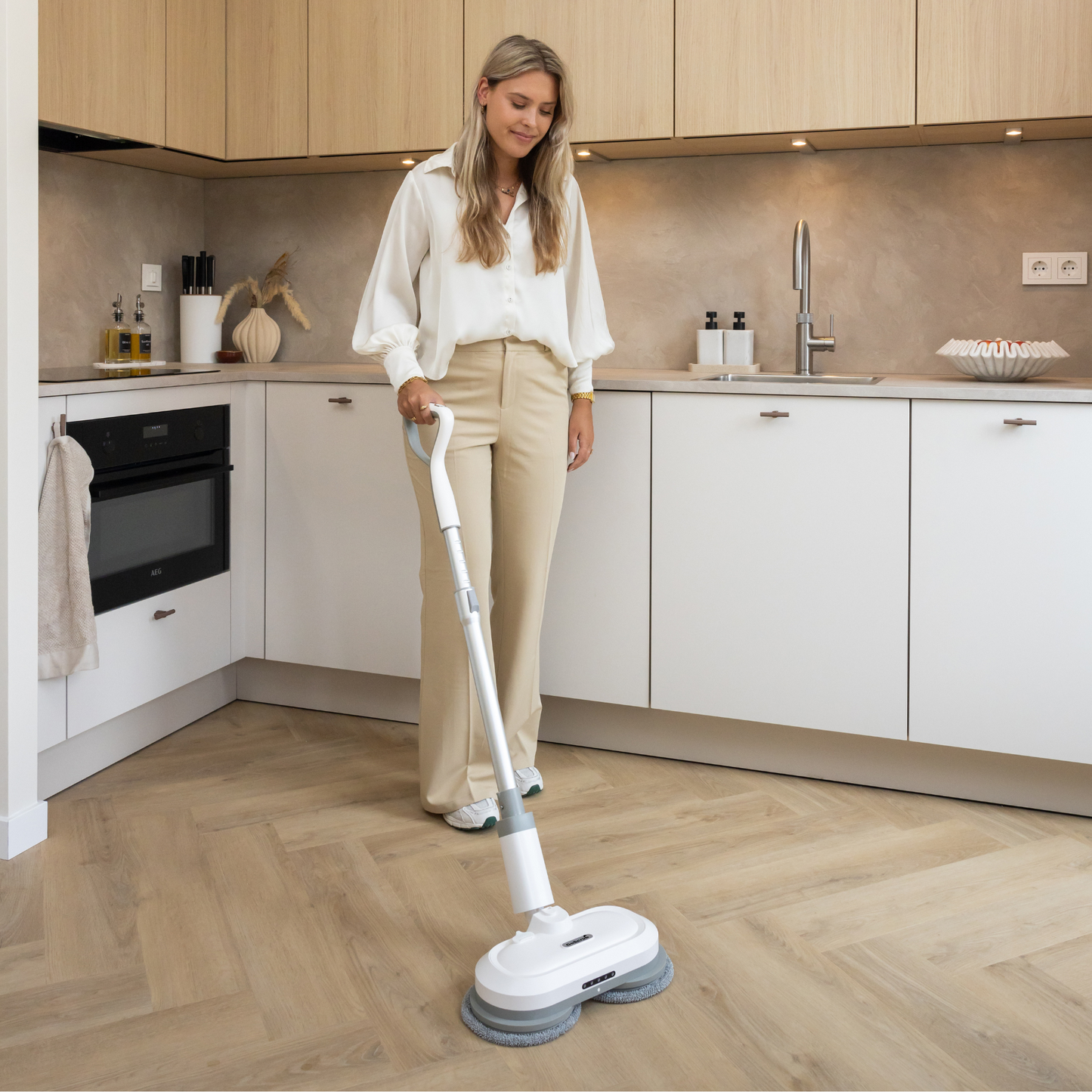 GlidePro ledningsfri elektrisk moppe med sprayfunktion og genanvendelige moppepuder