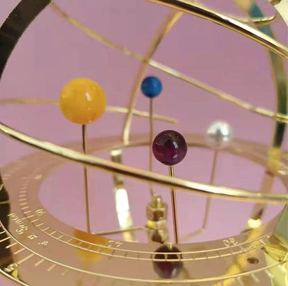Grand Orrery solsystemmodel i metal med planetdisplay og drejemekanisme