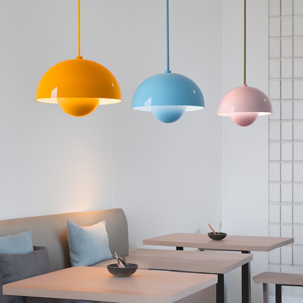 Halvcirkelformet Farverig Lysekrone i Moderne Skandinavisk Design