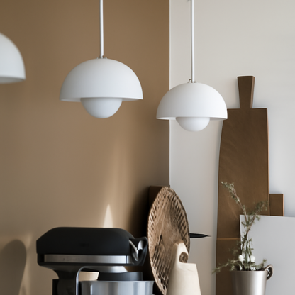 Halvcirkelformet Farverig Lysekrone i Moderne Skandinavisk Design