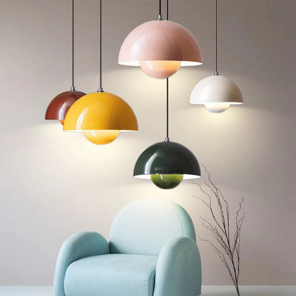 Halvcirkelformet Farverig Lysekrone i Moderne Skandinavisk Design