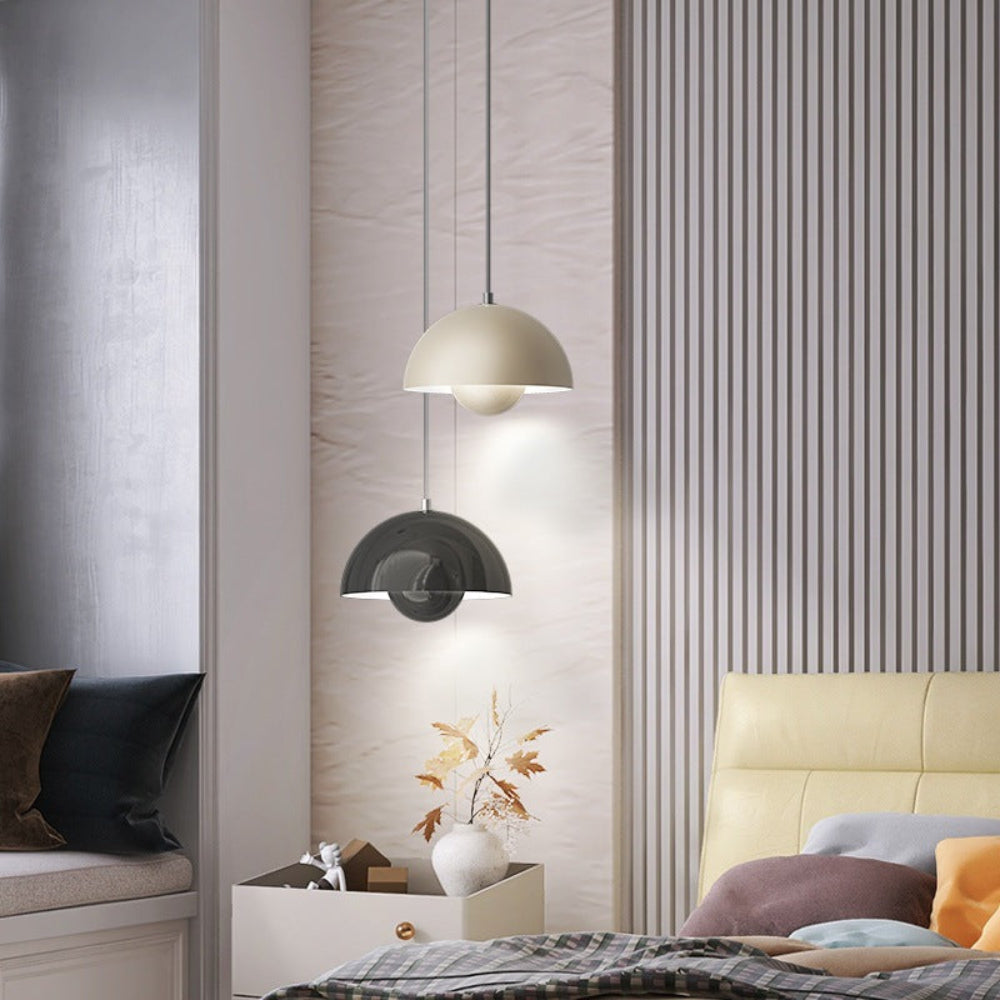 Halvcirkelformet Farverig Lysekrone i Moderne Skandinavisk Design