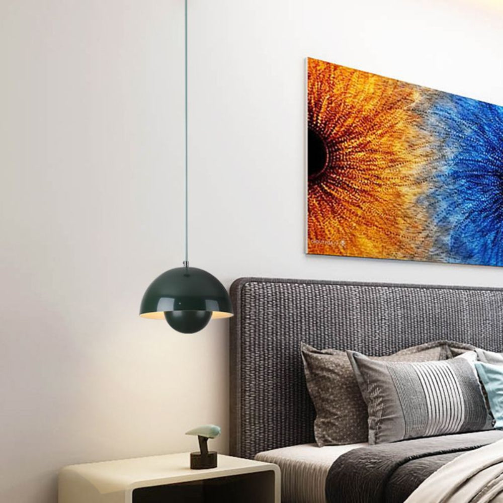 Halvcirkelformet Farverig Lysekrone i Moderne Skandinavisk Design