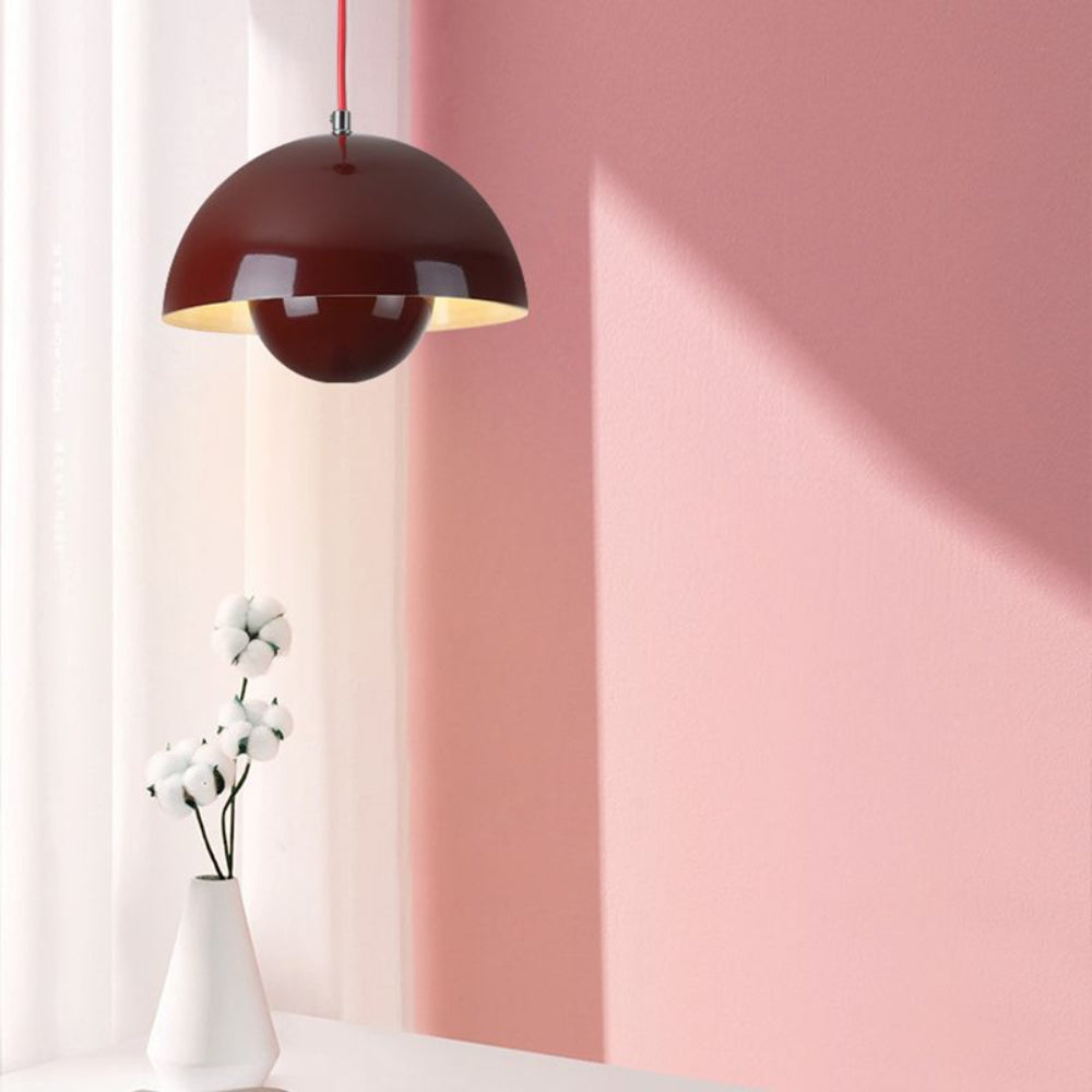 Halvcirkelformet Farverig Lysekrone i Moderne Skandinavisk Design