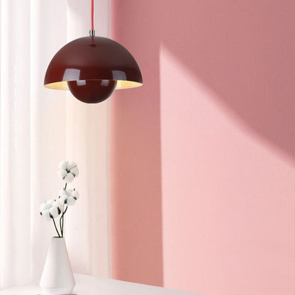 Halvcirkelformet Farverig Lysekrone i Moderne Skandinavisk Design
