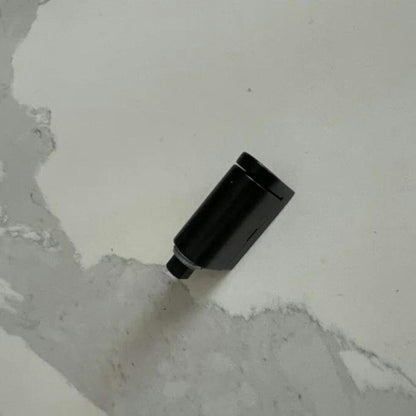 HoldMate magnetisk dørstopper med stærk magnet, selvklæbende montering og moderne design