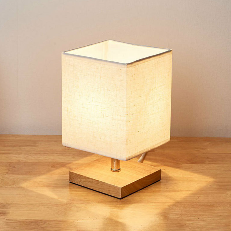 LinenWood Minimalistisk Bordlampe med Træfod og Lampeskærm i Hør