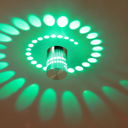 LuminBlast LED Spiral Væglampe med Farverigt Lys til Moderne Indendørs Belysning