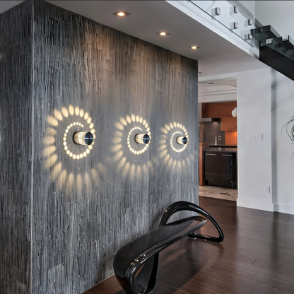 LuminBlast LED Spiral Væglampe med Farverigt Lys til Moderne Indendørs Belysning