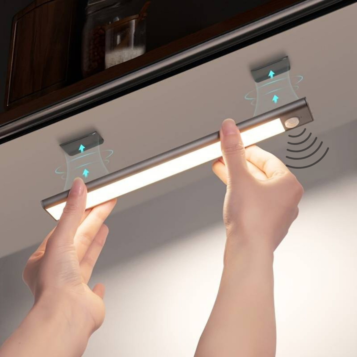 LuminaLux Trådløs LED Lampe med Bevægelsessensor til Skabe og Under Skabe