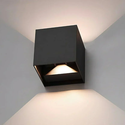 Luxe Væglampe med Bevægelsessensor og Varmt 2700K LED-Lys
