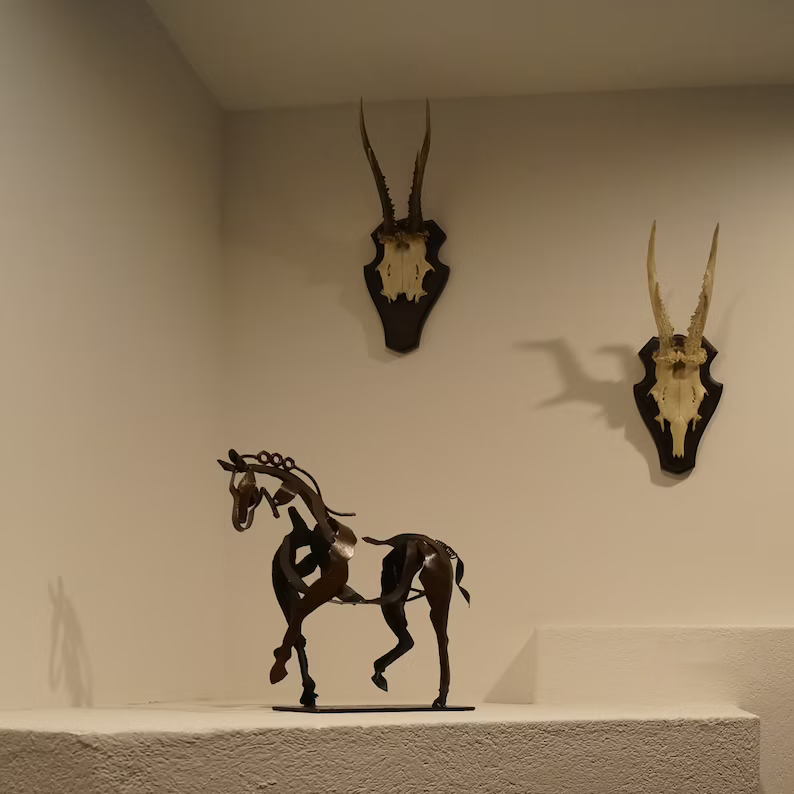 MareMetal Håndlavet Hesteskulptur i Metal Dekorativ Kunstfigur