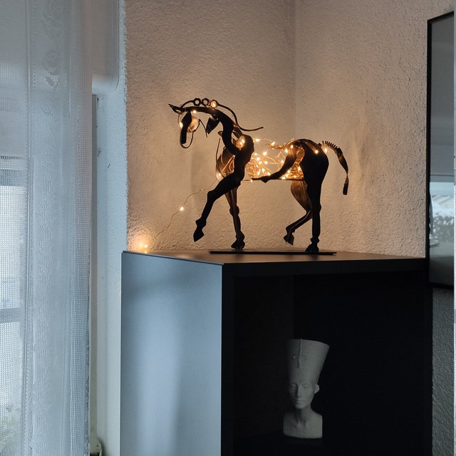 MareMetal Håndlavet Hesteskulptur i Metal Dekorativ Kunstfigur