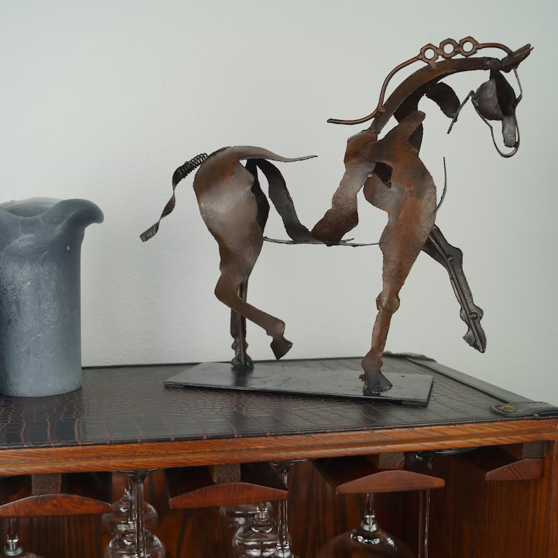 MareMetal Håndlavet Hesteskulptur i Metal Dekorativ Kunstfigur