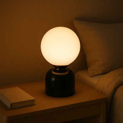 Marnor Marmor Bordlampe med Glasskærm og Minimalistisk Design