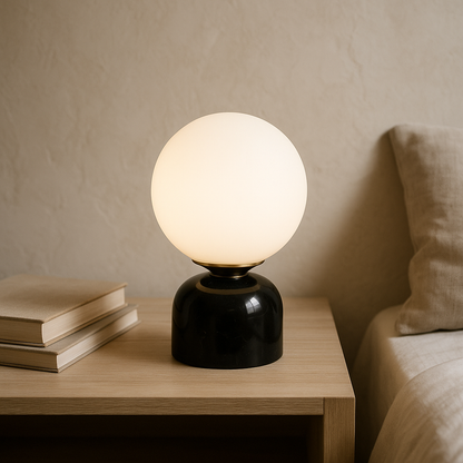 Marnor Marmor Bordlampe med Glasskærm og Minimalistisk Design