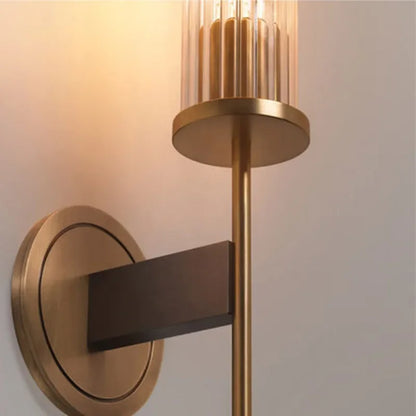 Möni Væglampe med Riflet Glas – Moderne Indendørslampe med Messingfinish