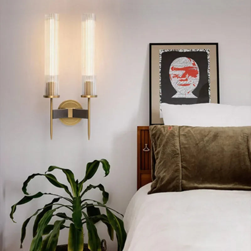 Möni Væglampe med Riflet Glas – Moderne Indendørslampe med Messingfinish