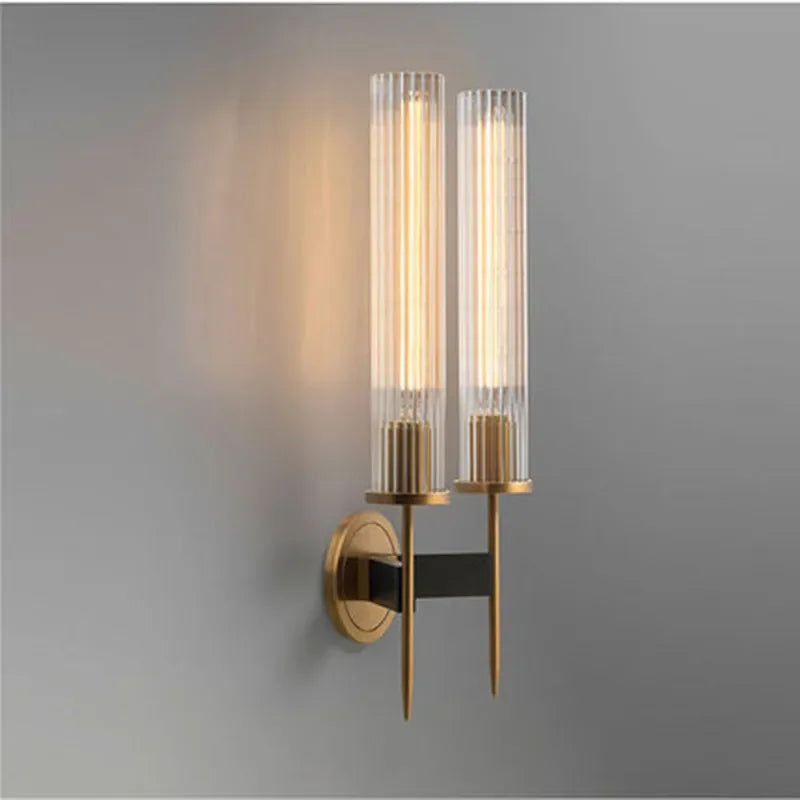 Möni Væglampe med Riflet Glas – Moderne Indendørslampe med Messingfinish