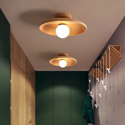Minimalistisk Loftlampe i Naturtræ med Nordisk Design