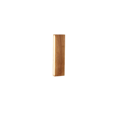 OakBeam LED-væglampe i massivt træ med minimalistisk design