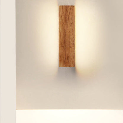 OakBeam LED-væglampe i massivt træ med minimalistisk design