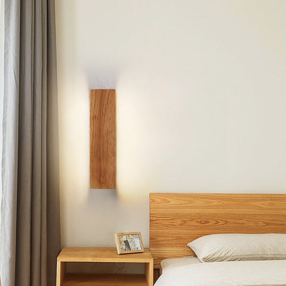 OakBeam LED-væglampe i massivt træ med minimalistisk design