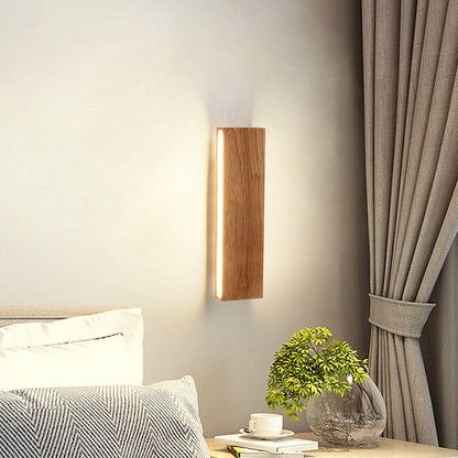 OakBeam LED-væglampe i massivt træ med minimalistisk design